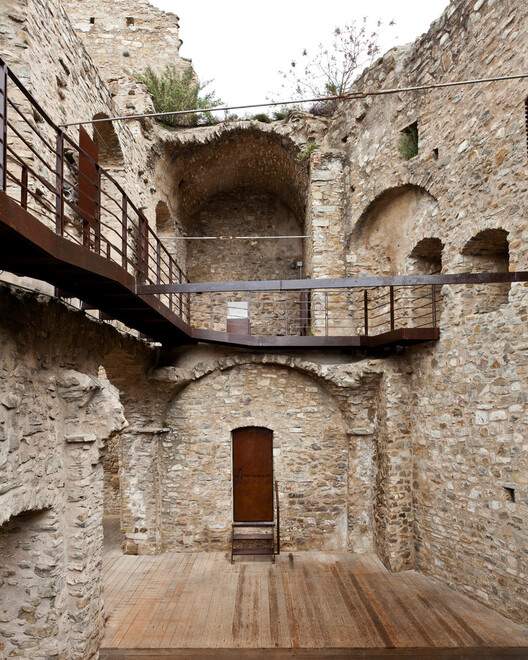 城墙之上：21 项对城堡与堡垒的当代改造干预 - 19 的图像 30