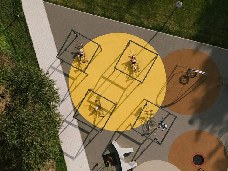 休闲建筑：13个塑造跨代共融空间的项目 - 9 的图像 15