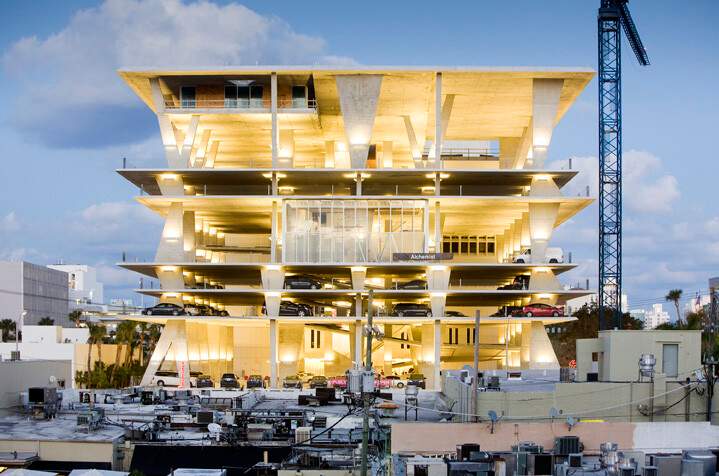 迈阿密建筑城市指南：塑造大西洋海岸热带密集风貌的22个项目 - 39 的图像 41