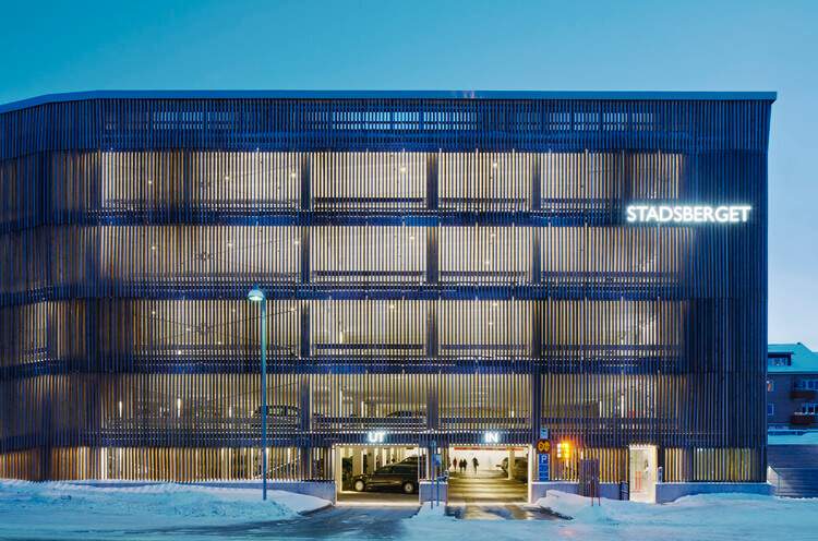 不止于停车：12 个重塑城市空间的停车楼项目 - 30 的图像 31