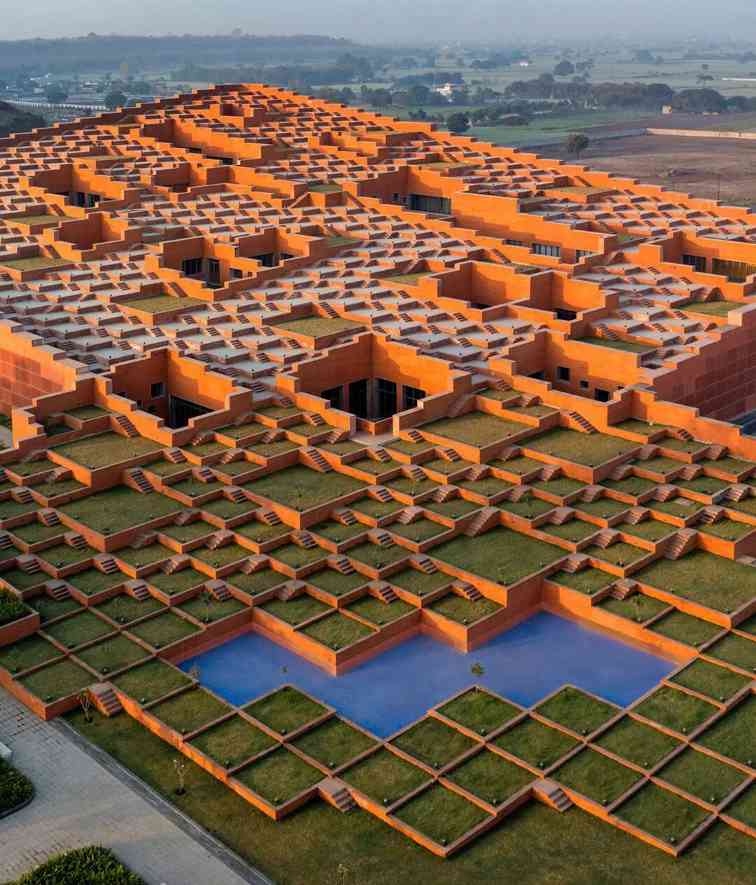 印度Prestige大学创新阶梯式屋面设计(图1)