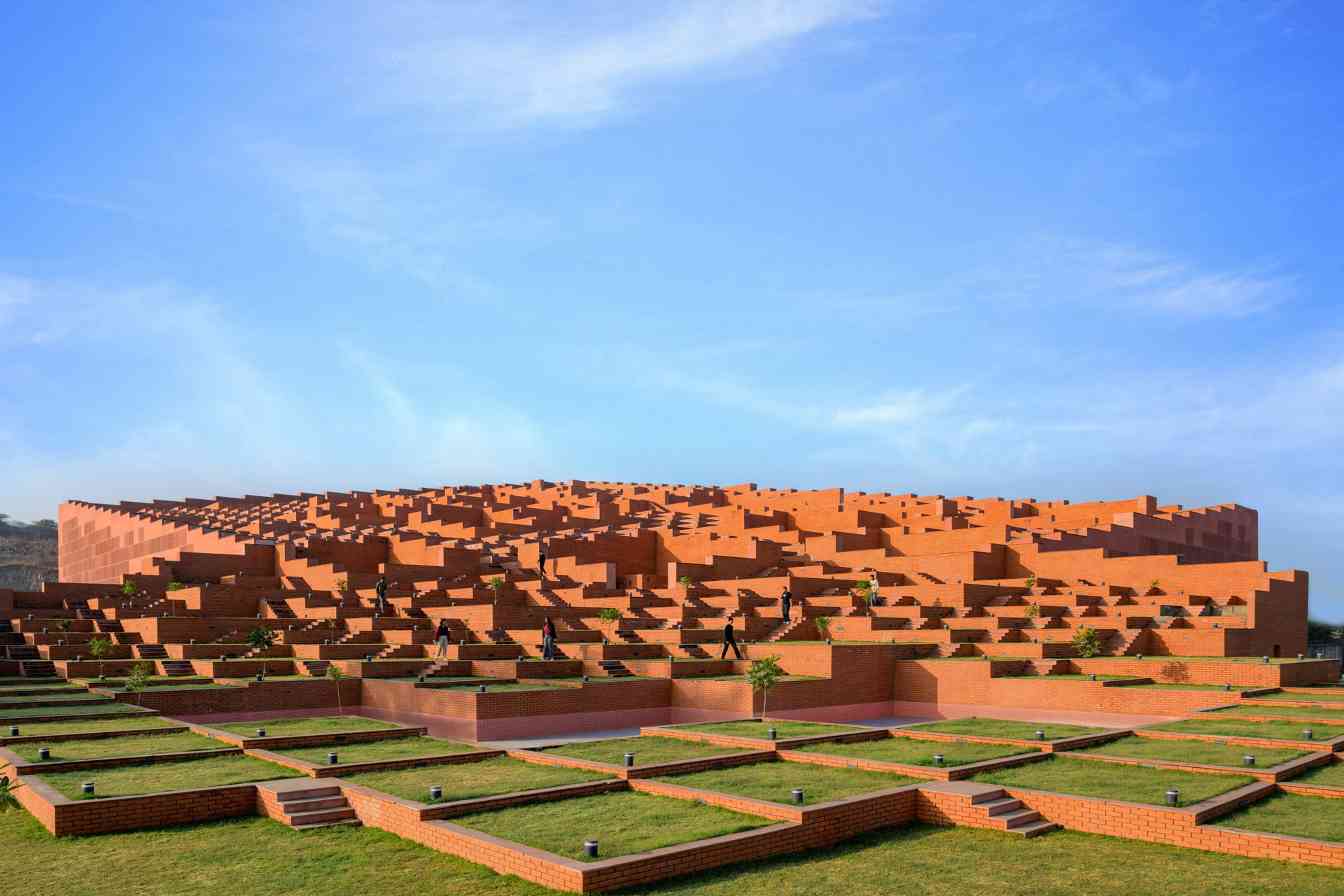 印度Prestige大学屋顶463阶梯平台，重塑社交与功能空间(图9)