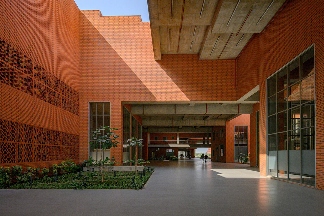 印度Prestige大学屋顶463阶梯平台，重塑社交与功能空间(图16)