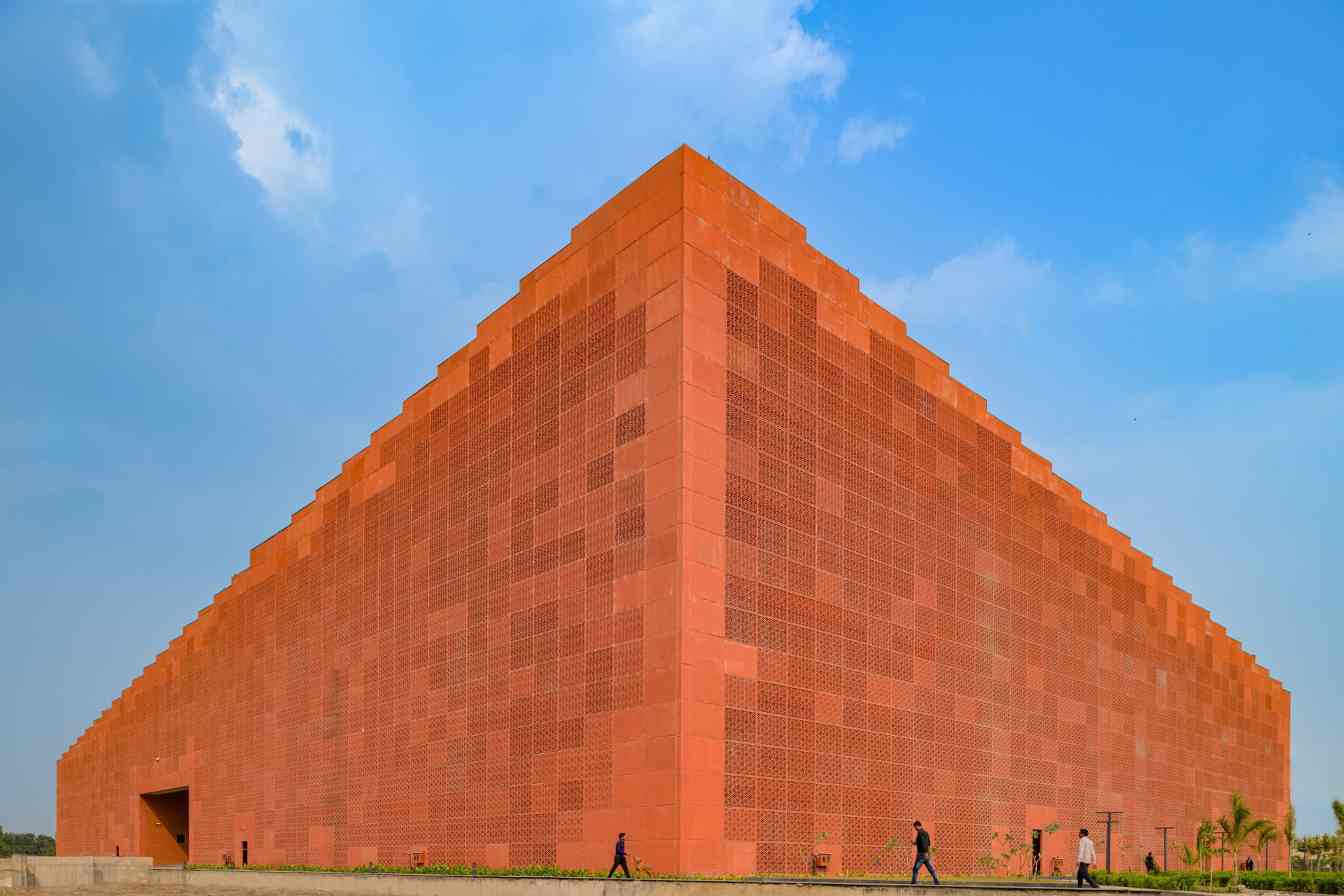 印度Prestige大学建筑：463个阶梯平台打造多功能屋顶空间(图8)