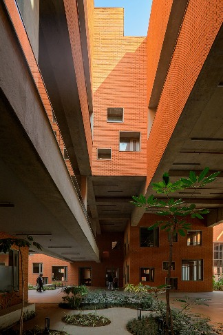 印度Prestige大学创新阶梯式屋顶设计,打造多功能社交与礼堂空间(图22) 印度Prestige大学创新阶梯式屋顶设计,打造多功能社交与礼堂空间(图22)