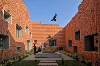 印度大学新建筑463个阶梯平台打造社交空间(图26)
